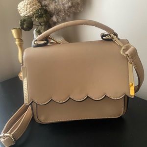 Beige scalloped edge purse